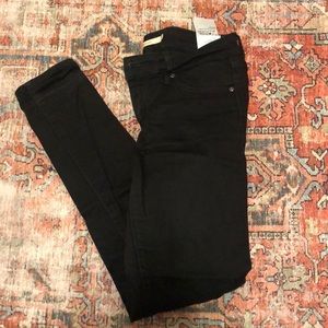 Levi’s Size 26 Black Skinny Jeans